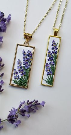 This Lavender Necklace features a handmade polymer clay pendant adorned with delicate purple flowers, perfect for cottage core enthusiasts. A thoughtful jewelry gift for her, this 20" necklace beautifully complements both casual and formal attire. 🦋𝐋𝐄𝐍𝐆𝐓𝐇: Necklace length 20 inches 🦋𝐏𝐄𝐍𝐃𝐀𝐍𝐓 𝐃𝐈𝐌𝐄𝐍𝐒𝐈𝐎𝐍:  Design 1 - 2" Long x 3/4" Wide Design  2 - 2 1/2" Long x 1/2" Wide 🦋 𝐌𝐀𝐓𝐄𝐑𝐈𝐀𝐋𝐒:🔹Polymer Clay🔹Hypoallergenic nickel-free gold plated necklace 🦋𝐏𝐀𝐂𝐊𝐀𝐆𝐄: Individual jewelry box size: 3x2" / bubble-protected shipping envelope 🦋 We offer customizable earrings with a variety of earring attachment options. 🦋𝐇𝐀𝐍𝐃𝐌𝐀𝐃𝐄 𝐖𝐈𝐓𝐇 𝐋𝐎𝐕𝐄 ❤️ Most of my products are slow-made in small batches and carefully handcrafted.  Please allow slight variations Cottage Core Purple, Clay Barrettes, Polymer Pendant, Cottage Core Jewelry, Polymer Clay Pendants, Purple Flower Necklace, Lavender Necklace, Clay Pendants, Book Earrings