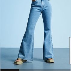 Pacsun High Rise Flare Leg Denim Size 30 (Measurements In Pics) Color Jade Cotton Nwt Smoke And Pet Free Home High Waisted Baggy Jeans, Blue Jeans Women, Jeans Pacsun, Color Jade, High Waisted Flare Jeans, Cropped Wide Leg Jeans, Pacsun Jeans, Denim Blue Jeans, Jeans Y2k