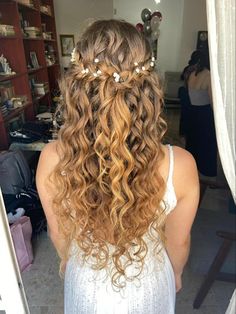 Prom Hairstyles For Long Curly Hair Natural, Bridesmaid Hairstyle Curly Hair, Bridesmaid Hair Ideas Down Curly, Wedding Hairstyles Natural Curls, Prom Hair Ideas For Curly Hair, Ball Hairstyles For Curly Hair, Curly Hairstyles For Prom Curls, Curly Hair Ideas For Wedding