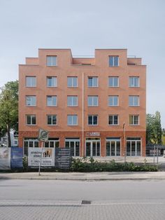 KARL Cooperative Housing . Bremen Praeger Richter Architekten . photos: © Antonia Leicht . + archdaily Cooperative Housing Project – In 2019, the KARL cooperative was awarded the site on Friedrich-Karl-Strasse through a conceptual development procedure organized by the City of Bremen. The housing project is located within the new Hulsberg Quarter close to the … Continue reading Praeger Richter