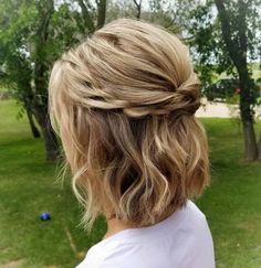 Half Up Bob Hairstyle With Bouffant Tiny Hair Clip, Easy Updos For Medium Hair, Simple Updo, Easy Updo, Easy Updo Hairstyles, Up Dos For Medium Hair, Updos For Medium Length Hair, Half Updo