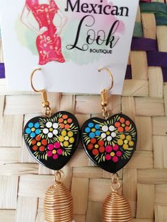 Hand painted wooden craft earrings, floral earrings, traditional Mexican earrings. Accessories decorated by hand with the Chiapa de Corzo technique. The technique of Chiapa de Corzo consists; First the use of the little finger to paint,and the second is the design; based on flowers, predominantly roses, birds and forage with fern-like leaves. All our accessories are hand painted with natural pigments and linseed oil, sealed with artisan lacquer they are very light to use in all occasions Each ac Handmade Traditional Flower Earrings For Festivals, Traditional Handmade Flower Earrings For Festivals, Traditional Handmade Flower Earrings, Traditional Handmade Flower Earrings For Gift, Traditional Handmade Flower Earrings As Gift, Hand Painted Earrings For Festivals, Hand Painted Earrings For Gift And Festivals, Traditional Hand Painted Earrings, Handmade Traditional Flower Earrings