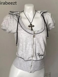 American Vintage Style Short Sleeve T Shirt Waist Design Advanced Sense Gray Hooded Top Summer Depop Clothes Y2k, Gothic Aesthetic Clothes, Jacket Drawing, 2000s Japanese Fashion, Black Wardrobe, Grunge Fairycore, Y2k Tops, Outfits Y2k, Gothic Aesthetic