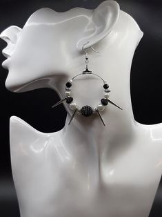 Night Jewelry, Earrings Goth, Gothic Glam, Black White Outfit, Goth Wedding, Punk Accessories, Spike Necklace, Jewellery Ideas, Large Hoop Earrings