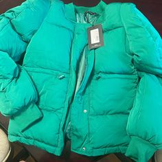 Plt Padded Shoulder Green Puffer Jacket Oversized Never Worn Brand New Puffer Jacket Oversized, Cropped Black Jacket, White Puffer Jacket, Green Puffer Jacket, Red Puffer Jacket, Super Puff, Green Puffer, Bubble Coat, Red Puffer