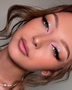 Pageant Makeup For Pink Dress, Barbie Simple Makeup, Pink Makeup Looks Birthday, Makeup With Light Pink Dress, Barbie Inspired Makeup Simple, Pink Makeup Looks Barbie, Barbie Makeup Ideas Simple, Barbie Makeup Simple, Pink Prom Dress Makeup