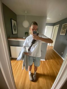 Shorts Outfits 2024, Garment Friendly Outfits, Birkenstock Outfit Summer, Cph Style, Birks Outfit, Summer Outfit Aesthetic, Birkenstock Outfit, 90s Summer, Mode Zara