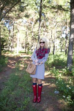 Outdoors Fashion, Red Rain Boots, Red Hunter, Hunter Boot, Hunter Wellies, Rainy Day Fashion, Red Rain, Outfits 2016, Red Boots