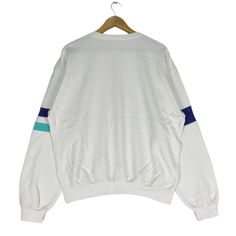 PLEASE ASK ANY QUESTION BEFORE BUYING THIS IS USED CLOTHING PLEASE DONT EXPECTED IT TO BE LIKE NEW OR IN PRISTINE CONDITION Vintage 90s St Christopher Sweatshirt Tennis Club Team Sportswear Clothing Crewneck Pullover White Colour Size Large tag St Christopher material Cotton 100% saiz on tag M (Medium) Mesasures About ( Approximately) -Armpit to Ampit : update inch -Length (back collar down) : updated inch Condition : Great Used Condition 8/10 **No Tears No Stains And No Hole** 🎈PLEASE READ THE