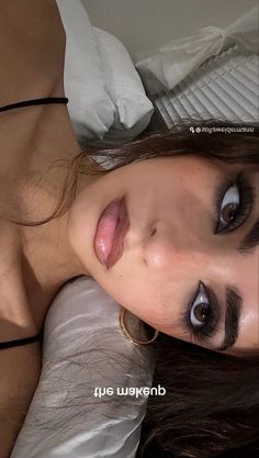 777 Slap Mark On Cheek, Feline Eyes Natural, Almond Eye Makeup Looks, Small Lips Makeup, Feline Makeup, Almond Eyes Makeup, 777 Aesthetic, Grunge Eye Makeup, Almond Eye Makeup