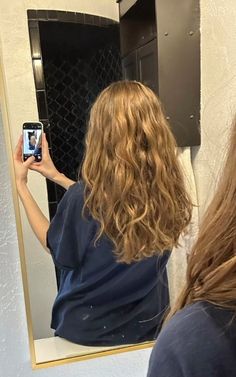 Full Wavy Hair, Long Layers With Face Framing Pieces Wavy Hair, Long Layers On Wavy Hair, Long Layers For Wavy Hair, Hair Without Styling, Long Naturally Wavy Hair, Dark Blonde Wavy Hair, Layers For Wavy Hair