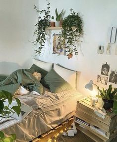 Комната, гостиная, дизайн, уборка, интерьер, чистота, работа, мотивация. Cozy Room Decor, Aesthetic Rooms, Dreamy Room, Room Design Bedroom, Dream Room Inspiration, Room Makeover Bedroom, Green Rooms