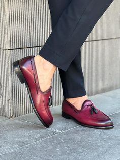 Collection : SPRING / SUMMER 22-23 Production : Double buckle detail loafers.Color % Burgundy Material content: % 100 neolite sole Available size: 39-40-41-42-43-44 Summer 22, Loafer Sneakers, Tassel Loafers, Mens Dress, Zulu, Monk Strap, Mozambique, Lace Boots, Primavera Estate