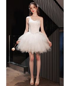 Get 10% off now! Buy strapless white short tulle ball gown prom wedding dress with feathers at cheap price online. Free stable shipping and pro custom service since 2009. Homecoming Dresses Cheap, Wedding Dress With Feathers, Feather Prom Dress, Swan Dress, White Ball Gowns, Short Homecoming Dresses, Cheap Homecoming Dresses, Short Prom Dresses, Dresses Cheap