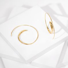 SPIRAL OF LIFE HOOP EARRINGS - 925 STERLING SILVER Add a Greek vibe with these boho spiral hoop earrings. Made from 925 sterling silver with 18K gold plating, they combine minimalism with tribal flair. Perfect as a Christmas gift or for special occasions. ABOUT ✿ Spiral hoop earrings ✿ 40 mm diameter ✿ No closure, simply spiral it  ✿ Our jewelry is plated in 18k gold over sterling silver ✿ All hypoallergenic materials, nickel-free, and lightweight ✿ Sterling silver is thickly plated with Rhodium Spiral Of Life, Hoop Earrings Large, Large Silver Hoop Earrings, Unique Jewelry Gifts, Spiral Earrings, Earrings Unique, Jewelry Photography, Bridesmaid Jewelry, Selling Jewelry