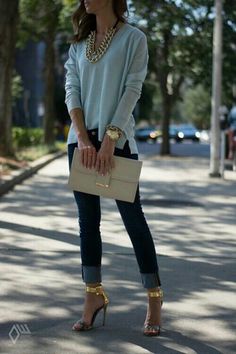 Get Ready For The Office Casual Chique Stijl, Light Blue Blouse, Mode Shoes, Style Désinvolte Chic, Rocker Girl, Style Casual Chic, New York Fashion Week Street Style, Stylish Fall Outfits, Cooler Look