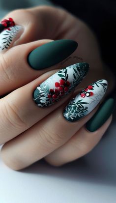 Crveni Nokti, Blue Red Nails, Green And Red Nails, Nails For 2023, Classy Nail Art Ideas, Thanksgiving Nail Designs, Maroon Nails, Cute Christmas Nails, White Nail Designs