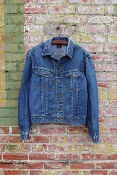 (Refer to measurements below for sizing not tagged size) Measurements: Pit to pit-21.5" shoulder to bottom-24.5" Jeans Denim Jacket, Union Made, Lee Jeans, Dark Wash Jeans, Vintage 60s, Jeans Denim, Springs, Made In Usa, Gender Neutral