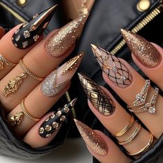 Nude Bling Acrylic Nails, Chrome And Matte Nails, 1920s Nails Roaring 20s, Gatsby Nails 1920s, Flapper Nails, Black And Gold Nail Ideas, Mexico Nails Designs, Extra Baddie Nails, Luxury Nails Classy