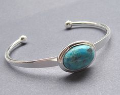 Sterling silver and turquoise torc bracelet. Silver Jewellry, Turquoise Silver Bracelet, Silver Jewelry Diy, Fancy Jewelry Necklace, Handmade Silver Jewellery, Silver Bracelets For Women, Gold Rings Fashion, Fancy Jewelry, Sterling Silver Bangles