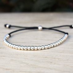 Silver Bracelet Designs, Silver Gold Necklace, Gemstones And Crystals, Ankle Jewelry, Bracelet Craft Diy, Diy Friendship Bracelets Patterns, Diy Bracelets Easy, Beaded Jewels