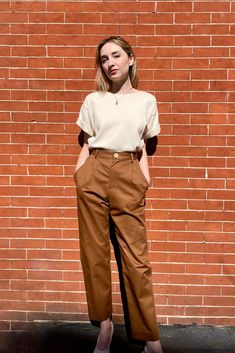 Sophia Pant in Cotton Twill Pant CHRISTINE ALCALAY Cigar 0 Tapered Pants Outfit, Gesture Poses Reference, Pleats Pants, Gesture Poses, Nyc Model, Hourglass Silhouette, Wardrobe Refresh, Fabric Accessories, Outerwear Outfit