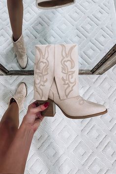 Product detail: Color: Beige Ankle bootie 3" heel Microsuede Western print If in between sizes, size up! Shoe Necessities, Vegas Fits, Modern Western Style, Ranch Water, Western Boots Outfit, Short Cowboy Boots, Square Toe Western Boots, Western Ankle Boots, Western Boots Women