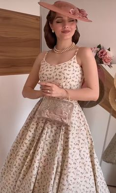 Vintage Style 50s, Vintage Floral Dress 1950s, Feminine Look Classy, 50 Aesthetic Fashion, Elegant 50s Fashion, Vintage Outfits Classy 1950s Retro, 50s Classy Fashion, 1950 Dresses Vintage Classy, 50s Inspired Outfits Vintage