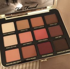 Too Faced Eyeshadow Palette, Penyimpanan Makeup, Too Faced Eyeshadow, Makeup Pallets, Makeup Eyeshadow Palette, Pinterest Makeup, Fancy Makeup, Makeup Makeover, Luxury Makeup