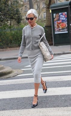 Older Women Outfits, Timeless Fashion Outfit Ideas, Older Woman Outfit, Outfits For Office, Attractive Outfits, Explore Outfit, Women In Their 40s, Fashion Over Fifty, Colors Nails