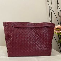 Bottega Veneta Intrecciato Large Garda Bag Shoulder Tote Bag Handbag Style # 600510 Vcpp1 Color : Bordeaux (Burgundy) Original Retail Us$2,950 Plus Tax This Lovely Bag Is Crafted From Leather And Features Open Top Design, Top Handles, Signature Intrecciato Wave. Genuine Leather Top Handle Hidden Snap Closure Inside 1 Zipper Pocket & 1 Slip Open Pocket Approx Measurement: W12.5inch H10.6inch D6.2inch Shoulder:14.9inch (W32cmh27cmd16cm Shoulder:38cm) Made In Italy New With Tag. Will Come With Orig Formal Intrecciato Weave Tote Bag, Classic Tote Bag With Intrecciato Weave, Office Shoulder Bag With Intrecciato Weave, Classic Intrecciato Shoulder Bag For Shopping, Formal Pouch Shoulder Bag With Braided Handles, Classic Intrecciato Weave Shoulder Bag For Shopping, Red Evening Bag With Intrecciato Weave, Intrecciato Weave Tote Shoulder Bag For Office, Red Intrecciato Weave Shoulder Bag For Shopping