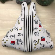 New In Box, From Japan. Snoopy High Top Sneakers. Absolutely Adorable, Featuring Snoopy In His Many Personas Along With His Loyal Pal Woodstock. Never Worn, Never Tried On. Peanuts Worldwide Llc Licensed. Size Is Japan 28, Which Converts To American Women’s 11.5 Or 12, Or Men’s 10 Or 10.5, Depending On Which Conversion Chart You Believe. Should You Purchase This, You Will Receive The Exact Shoes Pictured. Casual White Sneakers With Cartoon Print, Casual Cartoon Print Sneakers For Streetwear, Snoopy Shoes, Conversion Chart, American Women, Woodstock, Womens Shoes Sneakers, High Top, Top Sneakers