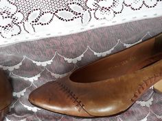 "Vintage tan brown (2 different colors on the surface) leather women`s pumps with pointy toes and wooden heels. German RETRO shoes with chunky heels. Size UK 5. Brand: Libelle (since 1910) condition: normal used vintage condition. Scratches on the toes. On the heels back are some scratches, photo No.10, please. The right shoe on the inside side is a little bit misshapen. measurements: Heels height 6 cm / 2.3\" in Outsole length 28 cm / 10.9\" in bottom sole width in widest place 8 cm / 3.1\" in Vintage Brown Leather Shoes With Pointed Toe, Fitted Brown Vintage Heels, Vintage Brown Heels With Leather Sole, Brown Leather Slingback Pumps With 4-inch Heel, Vintage Brown Retro Closed-toe Heels, Womens Leather Booties, Wooden Heels, Shoes Chunky, Womens Chunky Heels