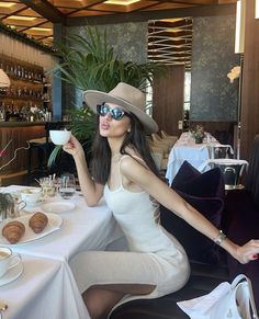 Boat Trip Outfit Summer, High Waisted Dress, Elegant Classy Outfits, Style Désinvolte Chic, High Waisted Dress Pants, Elevate Your Life, Waisted Dress, Rich Girl Aesthetic, Girl Lifestyle