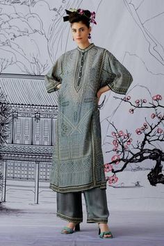 Shop for Rajdeep Ranawat Grey Silk Ghazala Tunic And Palazzo Set for Women Online at Aza Fashions Kaftan Sleeves, Rajdeep Ranawat, Tunics Online, Pakistani Fashion Party Wear, Silk Kaftan, Gray Silk, Indian Fashion Designers, Satin Color, Fabric Silk