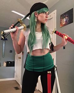 Zoro Genderbend Cosplay, Luffy Genderbend Cosplay, Zoro One Piece Costume, Zoro Girl Version, Female Zoro Cosplay, Zoro Cosplay Girl, Zoro Genderbend, Zoro One Piece Cosplay, Zoro Costume