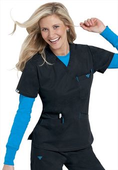 Medcouture by Peaches EZ Flex classic v-neck scrub top. My favorite scrubs! Vet Scrubs, Healthcare Uniforms