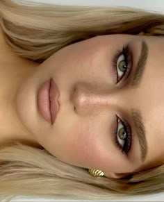 #makyajteknikleri #makeup #makeupoftheday #makeuplover #makeuptechnique Makeup Looks For Green Eyes, Prom Eye Makeup, Formal Makeup, Makeup For Blondes, Smink Inspiration, Makijaż Smokey Eye, Dark Makeup, Makeup For Green Eyes, Prom Makeup