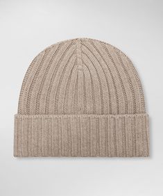 Warm cashmere blend hat, with front logo. Ribbed knit with turn-up. Warm and comfortable, perfect to accompany you on colder days. Front logoCashmere blendRibbed knit Ribbed Hat, Winter Trench Coat, Hat For Men, Jacket Parka, Outerwear Outfit, Sleeveless Jacket, Hat For Man, Lightweight Jacket, Men's Collection