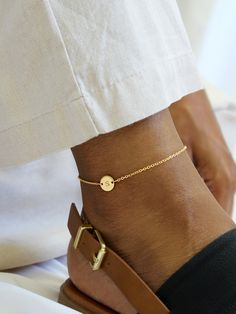 Dainty and minimal, our Lola anklet features a tiny disk, personalized with your initial or the initial of a loved one. This meaningful piece is made of high quality 14k gold fill or sterling silver so you can enjoy wearing it all summer and every season after. A cute gift for your bridesmaids, best friends, and anyone who likes leisurely looks and vacation vibes!  This listing is for one [1] anklet. | MATERIAL * 14k Gold Filled * Sterling Silver *Please note: We do our best to properly and accu Anklet With Initials, Initial Anklet, Ankle Bracelets Gold, Cute Anklets, Boyfriend Names, Vacation Vibes, Jewelry Dainty, Ankle Bracelet, Jewelry For Her