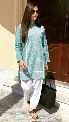 Simple and nice Pakistani Suits Casual Simple, Suits For Girls Indian Simple, Plain Dress Designs Pakistani Casual, Pakistani Salwar Designs Pattern, Pakistan Kurti Design, Chundri Dresses Ideas, Pakistan Simple Kurti, Simple Shalwar Kameez, Pakistani Plain Kurti Designs