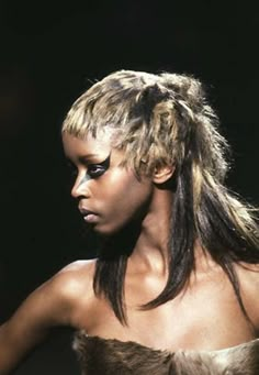 Fashion Runway Show, Bleach Blonde, Model Face, Hair Images, Hair Reference, Artistic Hair, Body Poses, New Energy, Long Live