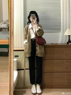 Japan Teacher Outfit, Japanese Teacher Outfits, Korean Teacher Outfits, Teacher Aesthetic Outfit, Teacher Outfits Aesthetic, Cardigan Outfit Korean, Korean Outfits Winter, Japanese Winter Fashion, Japanese Winter