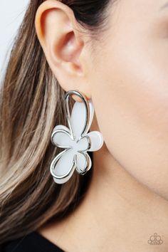 Overlapping a white abstract acrylic flower, a silver outline in the same abstract floral shape glimmers atop the pop of color for a three-dimensional fashionable lure. Earring attaches to a standard post fitting. Sold as one pair of post earrings. Paparazzi Earrings, White Flower Earring, Acrylic Flower, Acrylic Flowers, Paparazzi Accessories, Pink Abstract, Latest Jewellery, Chic Jewelry, Paparazzi Jewelry