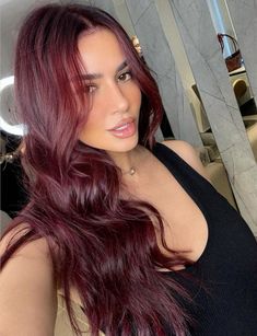 Pelo Color Vino, Cherry Cola Hair, Wine Hair Color, Red Hair Looks, Maroon Hair, Wine Red Hair, Wine Hair, Red Hair Inspo, Cherry Hair