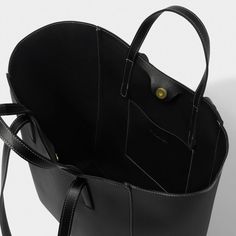 With its stylish scooped silhouette and chic contrast stitching, our Perri Tote in Black will quickly become your new everyday favorite. Effortlessly transitioning from 9-to-5 dressing, this tote features both a shoulder strap and a top handle, while its spacious design accommodates all your daily essentials with ease, making it the perfect companion for any occasion. Dimensions: 13.75" x 21.625" x 5.125" Details: Smooth pebble vegan leather design with contrast stitching Features shoulder strap Daily Carry, Sunday Style, Pink Cushions, Black Cushions, Tote Bag Black, Christmas Blankets, Blue Cushions, Phone Purse, Handbag Straps