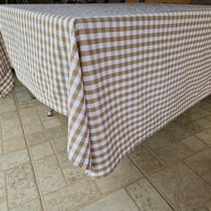 a checkered table cloth is on top of a white and brown checked tablecloth