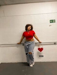 Midsize Baggy Jeans Outfit, Midsize Fashion Black Women, Midsize Street Wear, Baggy Jeans Outfit Midsize, Baggy Jeans Midsize, Baggy Jeans Plus Size Outfit, Midsize Black Woman, Plus Size Baggy Outfits, Plus Size Baggy Jeans Outfit