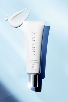 ≪残りわずか≫ ＜日焼け止め美容液＞ SPF40 PA＋＋＋＋強い日差しから肌を守る紫外線カット成分をシルク由来のカプセルに内包した日焼け止め美容液。体温に反応して潤うヴェールを形成し、ピタッと密着。つけるほどにみずみずしい透明感を与えます。微粒子パールによるソフトフォーカス効果でなめらかなツヤ感のある明るい肌へ。【お手入れ方法】朝のスキンケア後に、パール粒大1～2個分を手にとり、顔全体・デコルテにやさしくなじませてください。化粧下地としてもご使用いただけます。【使用上の注意】傷やはれもの、しっしん、かぶれ等の異常がある部位には使用しないでください。 赤み、はれ、かゆみ、刺激等の症状があ�らわれた場 合は、使用を中止し、皮ふ科専門医等へのご相談をおすすめします。 そのまま使用を続けますと、症状を悪化させることがあります。目に入ったときは、ただち に洗い流してください。【保管および取扱い上の注意】乳幼児の手の届かないところに保管してください。極端に高温または低温の場所、直射日光のあたる場所には保管しないでください。SIMPLISSE（シンプリス）ビューティー > フェイスケア > スキンケ Face Scrub, Scrubs