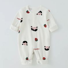 Cute & Cozy Cotton Newborn Romper: Perfect for Every Season! Introducing our adorable Cotton Newborn Romper, crafted with comfort and cuteness in mind. This charming romper is specially designed for newborns up to 36 months, ensuring your little one stays snug and stylish throughout the year. Key Features: Material: Made from high-quality COTTON, this romper provides a gentle touch on your baby's delicate skin. Versatile for All Seasons: Whether it's the warmth of spring, the brightness of summe Soft Baby Clothes, Car Seat Toys, Newborn Sets, Newborn Romper, Baby Outfits Newborn, Newborn Baby Gifts, Soft Baby, Newborn Gifts, Baby Long Sleeve